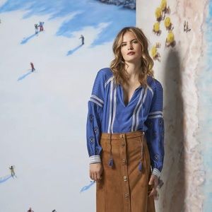 New VERONICA BEARD Blue Embroidered Silk Blouse size 10 (more like size 8)